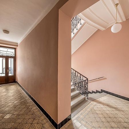 Stylish Apartment In Old Town Прага Экстерьер фото